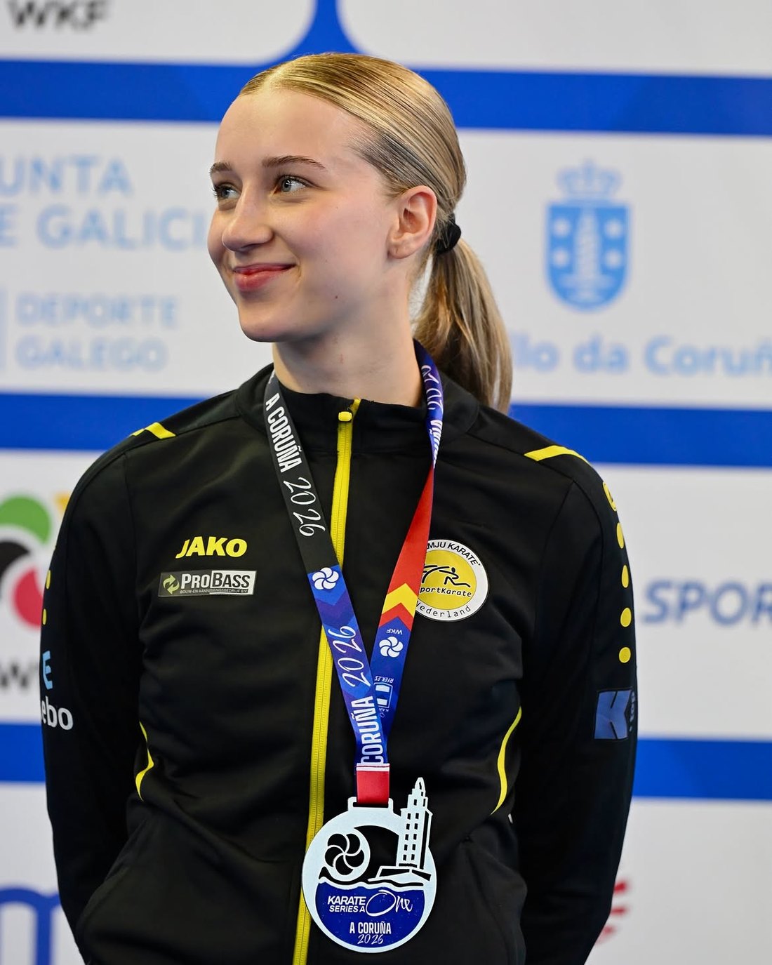 Ashley Kakiay with her Series A silver medal in A Coruña
